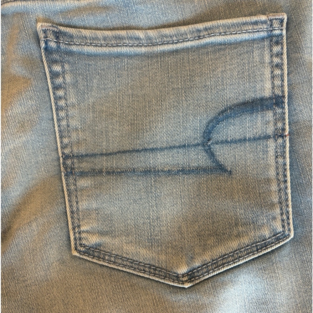 American Eagle Next Level Hi Rise jeans in light wash. Size 10. - Picture 6 of 10